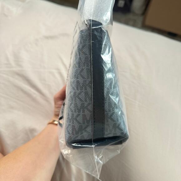 MICHAEL KORS Jet Set Travel Small Two-Tone Logo Crossbody Bag Navy Multi NWT - Picture 7 of 10